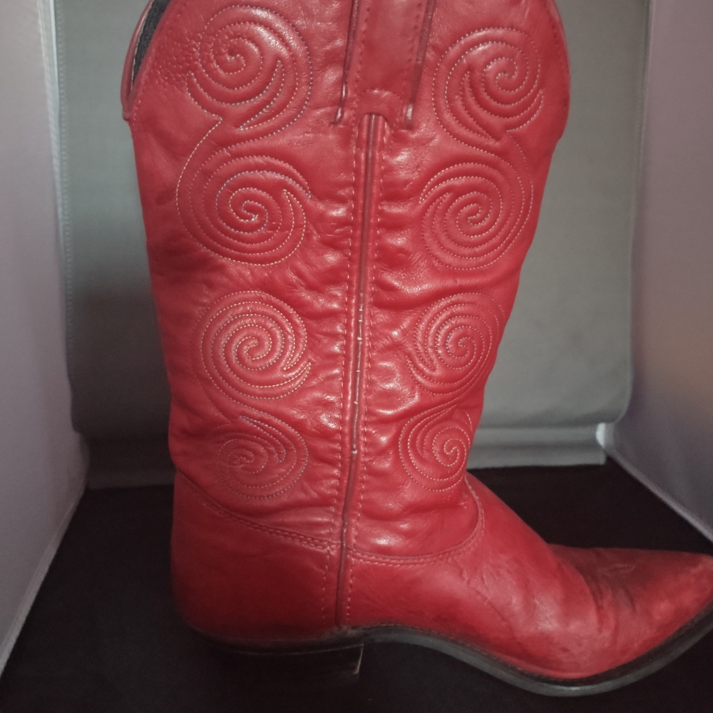 Elegant Red Swirl Heeled Boots - Picture 6 of 8
